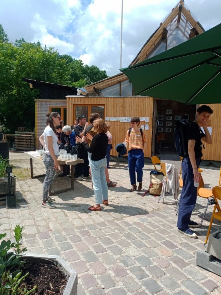 Faire avec workshop. people in front of La Bricole building. photo Elona Hoover